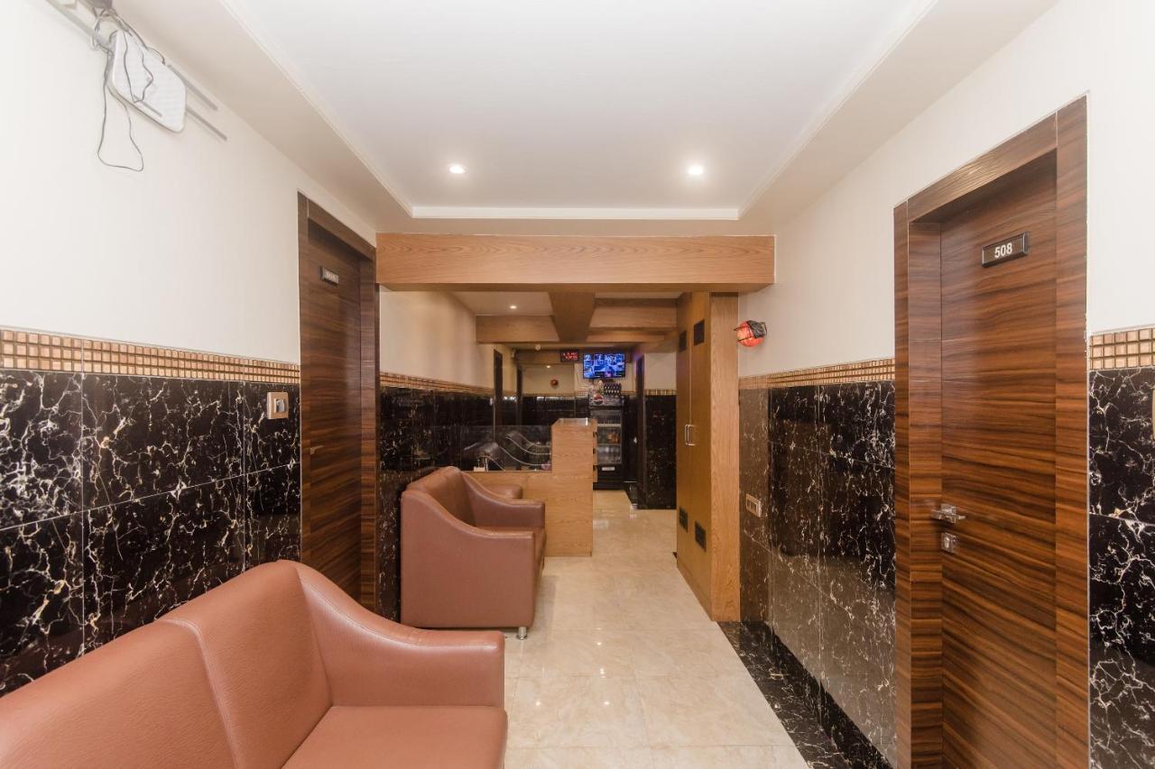 Vaccinated Staff - Oyo 22055 Dadar Residency Hotel Mumbai Exterior photo